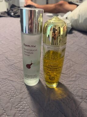 Snail Mucus Moisture Toner - Clear and gold escargot intense lifting